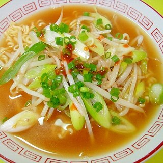 もやしとネギの味噌キムチラーメン